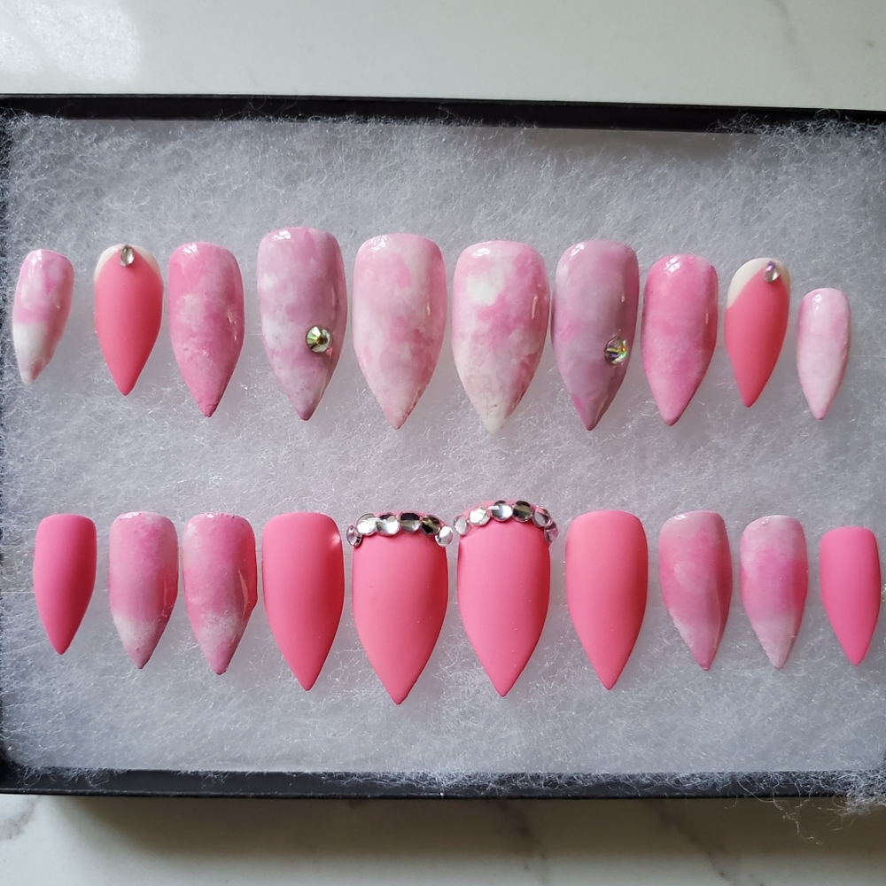 Luxurious press-on Nails - Picture 3 of 4